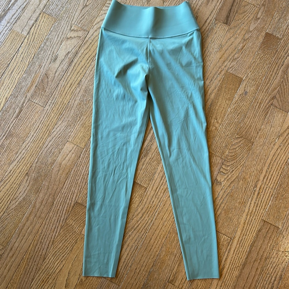 Women’s leggings size small new!